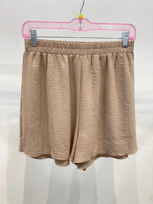 Loose fit elastic wasit solid short in airflow