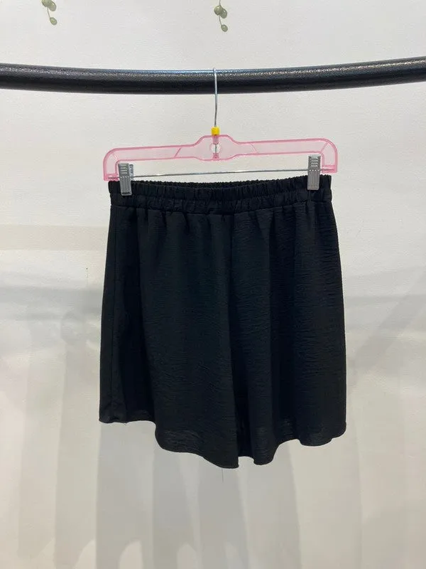 Loose fit elastic wasit solid short in airflow